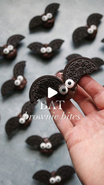 Sarah Fowler on Instagram: "Bat brownie bites 🦇 These little guys are so cute and super easy to put together, which makes them the perfect Halloween project to do with your kids!  These were inspired by @berryandtheboards Reese’s peanut butter cup bats, but since I was making them for a nut-free school function I subbed little brownies instead. They were a huge hit!  You’ll need: Brownies Oreos Chocolate chips Candy eyeballs  Use a small circular cookie or biscuit cutter to cut small rounds out of the brownies. Divide Oreos in two and gently press the centers of the plain side to break into two halves. Use melted chocolate chips to “glue” Oreo halves to the brownie rounds to make the wings, then use more chocolate to attach the eyes. Let the chocolate dry to harden and secure everything. Halloween Biscuits Kids, Halloween Brownie Bites, Bat Biscuits, Bat Brownies, Oreo Bats, Melted Chocolate Chips, Halloween Biscuits, School Function, Halloween Brownies