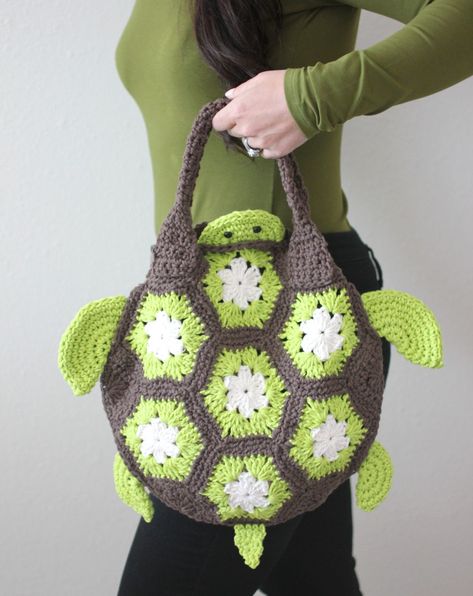 Crochet Hexagon Bag, Hexagon Bag, Crochet Sea Turtle, Cute Sea Turtle, Repeat Crafter Me, Green Yarn, Crochet Market, Crochet Santa, Month Of September