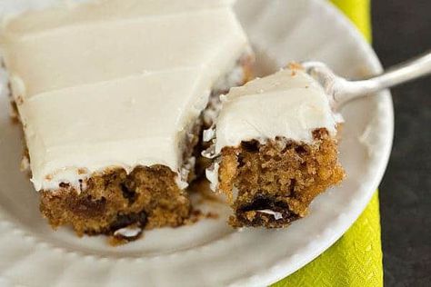 Oatmeal-Raisin Snack Cake with Cream Cheese Frosting | browneyedbaker.com Hummingbird Cake Recipe, Chocolate Apricot, Canned Carrots, Hummingbird Cake Recipes, Raisin Cake, Apricot Cake, Lenten Recipes, Cream Cheese Frosting Cake, Hummingbird Cake