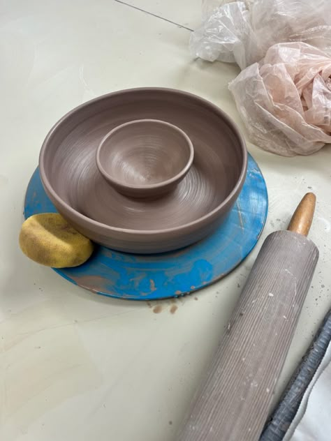 Pottery Spinning Wheel, Wheel Throwing Pottery, Pottery Wheel Ideas For Beginners, Ceramic Wheel Thrown Ideas, Summer Pottery, Wheel Pottery, Pottery Throwing, Flower Pressing, Pottery Flower