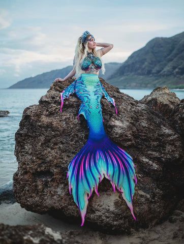 Mermaid Tail Designs, Tail Designs, Mermaid Outfits, Swimmable Mermaid Tail, Real Life Mermaids, Crop Top Swimsuit, Family Cosplay, Mermaid Tales, Life Under The Sea