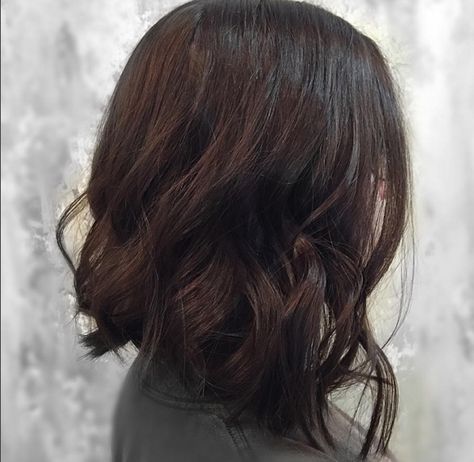 russellrooney Long bob #longbob #lob #bumbleandbumble #hair #haircut #hairstyle #brunette #curls #style #hauteheadzsalon #feelingfashionforward #layers #texture #rlrhair Wavy Brunette, Brunette Curls, Hairstyle Brunette, Brunette Bob, Haircut Hairstyle, Bumble And Bumble, Hair Haircut, Long Bob, Top Knot