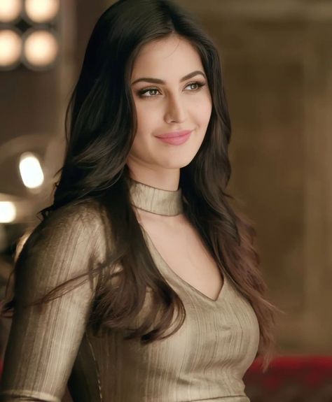 Katrina Kaif Photo, Ideal Beauty, Vintage Bollywood, Celebrity Portraits, Katrina Kaif, Bollywood Fashion, Bollywood Actress, Beauty Women, A Woman