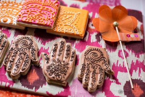 Anders Ruff Indian Themed Engagement Party Indian Party Themes, Mehndi Cake, India Party, Indian Engagement, Mehndi Party, Indian Wedding Favors, Mehndi Night, Indian Theme, Bollywood Party