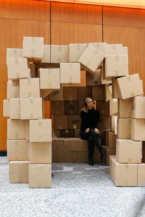 Cardboard Box Installation, Art Installation Interactive, Interactive Exhibition Design, Sustainable Exhibition, Travelling Exhibition, Home Exhibition, Exhibition Installation, Box Installation, Carrying Boxes