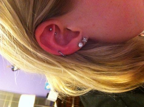 I have thought about getting a piercinf at the edge of the middle of my ear like that.  And now that I see the hoop, I might really want it! I wonder if it counts as a cartlage or a lobe.... I'd say neither Lower Cartilage Piercing Hoop, Middle Helix Piercing Hoop, Middle Helix Piercing, Middle Cartilage Piercing, Cartilage Piercing Hoop, Ear Piercings Cartilage, Cartilage Hoop, Ear Stack, Conch Piercing