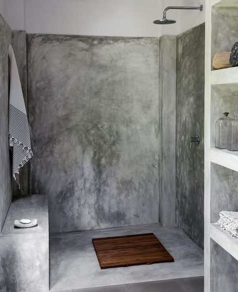 a modern industrial bathroom with concrete walls and a floor, a built in shelving unit and exposed pipes Concrete Theme Interior, Cement Interior Design, Cement Interior, Modern Industrial Bathroom, Cement Bathroom, Industrial Bathroom Design, Concrete Shower, Polished Cement, Bazaar Istanbul