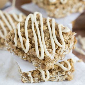 Nature Valley Soft Cinnamon Squares Copycat. This Nature Valley recipe makes for a great on-the-go breakfast or snack! Oatmeal Bars Healthy, Oatmeal Squares, No Bake Oatmeal Bars, Brown Sugar Oatmeal, Oatmeal Breakfast Bars, Breakfast Cookies Healthy, Nature Valley, Square Recipes, Cinnamon Oatmeal