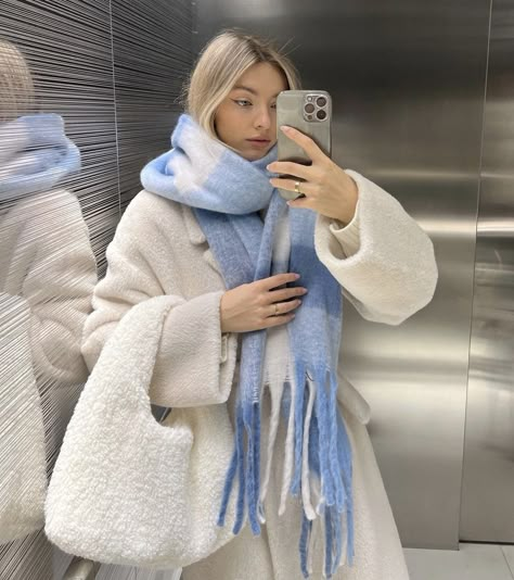 Liza Rudkevich, Vinter Mode Outfits, Cold Outfit, Snow Aesthetic, Winter Evening, Cold Outfits, Woman Outfit, Uni Outfits, Winter Styles