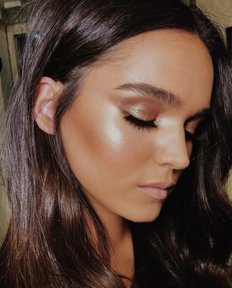 Glowy Wet Makeup Look, Bronzed Makeup Look Wedding, Bridal Hmu, Venus Energy, Glory Makeup, Airbrush Make Up, Wedding Hairstyles And Makeup, Alat Makeup, Makeup Tip