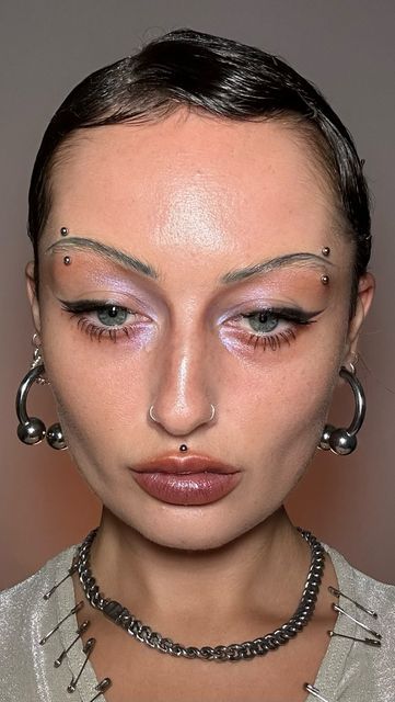 Frankie Darling, Brow Piercing, Fall Winter Makeup, Bunny Makeup, Brown Hairstyles, Punk Chic, Euphoria Makeup, Glitter Lip, Aesthetic Accessories