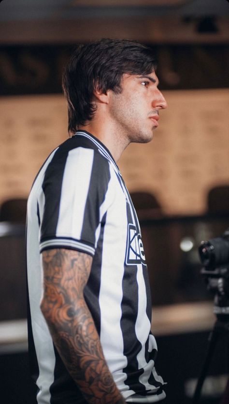 Sandro Tonali, Newcastle Football, Newcastle United, Newcastle, Football Players, Soccer, The Unit, Football, Quick Saves