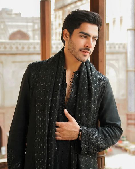 Latest Men Wedding Dresses Mehndi Barat Walima Trends & Designs (13) Kushal Khan, Wedding Dresses Mehndi, Khushhal Khan, Men Wedding Dresses, Khushal Khan, Wedding Clothes For Men, Captain America Suit, Indian Wedding Clothes For Men, Indian Wedding Clothes