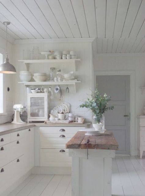 shabby chic kitchen | 32 Sweet Shabby Chic Kitchen Decor Ideas To Try - Shelterness Red Cabin, Cottage Kitchen Decor, Chic Kitchen Decor, Shabby Chic Kitchen Decor, French Country Kitchens, Cottage Kitchens, Kitchen Design Decor, Chic Kitchen, Shabby Chic Kitchen