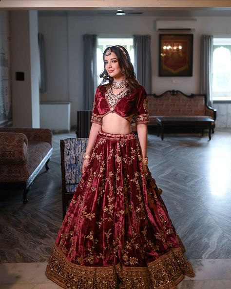 Feel elegant in our Maroon Velvet Lehenga, beautifully embroidered with Aari Tari designs. ✨  Perfect for special occasions, its rich velvet fabric and intricate details add sophistication. ❤️  Step into timeless beauty and make a statement effortlessly with this stunning outfit.  Talent : @vaishnavi_sharma_19 Makeup : @makeup_paayal . . . #aaritari #outfits #red #velvet #wedding #outfits #women #style #weddingoutfits #lehengas #womenfashion #lehengasinspiration Velvet Red Lehenga, Burgundy Lengha, Velvet Lehenga Blouse, Maroon Wedding Lehenga, Velvet Lehenga Designs, Bridal Lehenga Red Royal, Burgundy Lehenga, Wedding Outfits Women, Red Velvet Lehenga