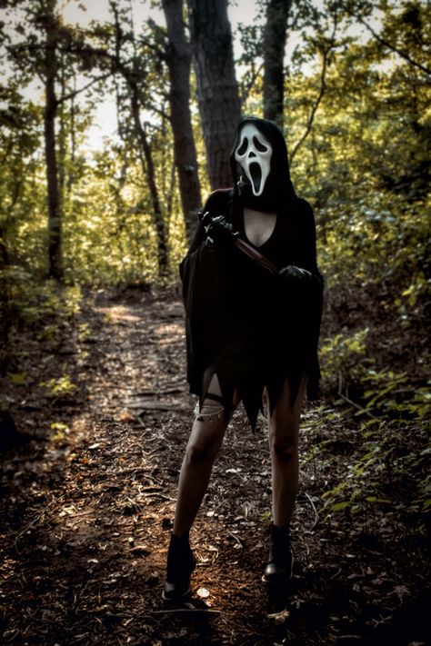 Ghost Face Photoshoot by @MelissaRoller Ghost Face Picture Ideas, Womens Ghost Face Costume, Ghostface Photoshoot Female, Ghost Face Womens Costume, Ghost Face Halloween Costume Girl, Ghost Face Photoshoot Friends, Girl Ghost Face Costume, Ghostface Costume Girl, Scream Mask Photoshoot