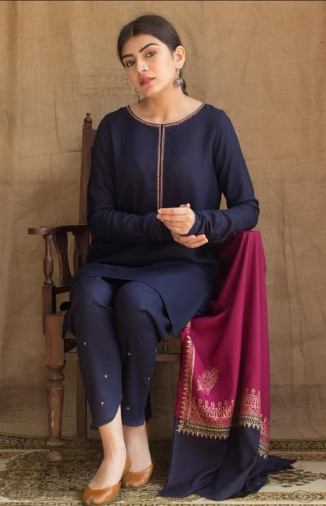 Dark Blue Kurti, Blue Dress Design, Blue Kameez, Kurti Frock, Frock Suit Design, Dress Designing Ideas, Blue Kurti, Frock Suit, Pakistani Women Dresses