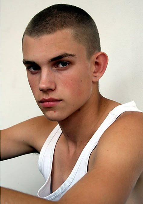 Buzzcut Ideas, Buzz Cut Boys, Braces Dentist, Buzz Cut For Men, Ronaldo Haircut, Teen Haircuts, Hair Light Brown, Suit Length, Buzz Cut Hairstyles