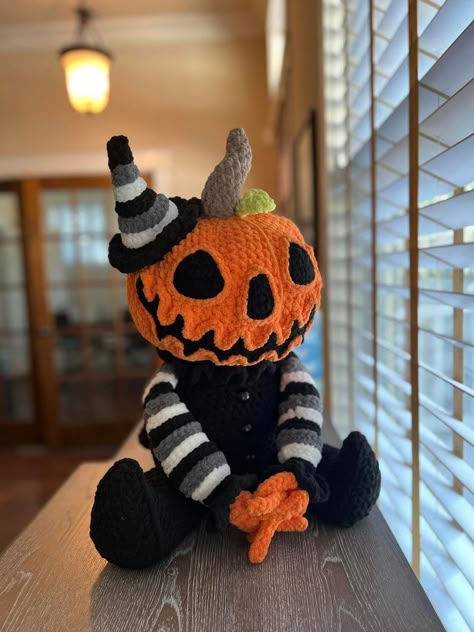 Spooky Crochet Blanket, Spooky Crochet Plushies, Spooky Plushies, Stuffy Toys, Crochet Spooky, Spooky Crochet, Halloween Amigurumi, Quick Crochet Projects, Crochet Hack