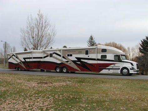 Volvo 780 Customized Coach, matching car and cargo hauling trailer, by Powerhouse Coaches. Custom Semi Trucks, Small Motorhomes, Rv Motorhomes, Luxury Motorhomes, Luxury Rv, Custom Big Rigs, Motor Homes, Bus Camper, Motor Home