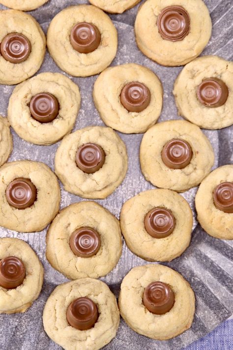 Peanut Butter Cookies With Rolos, Rolo Drop Cookies Recipe, Cookies With Rolos Inside, Rollo Cookies Recipes, Rolo Drop Cookies, Rollo Candy Recipes, Rolo Candy Recipes, Roll Cookies Recipes, Cookies With Rolos