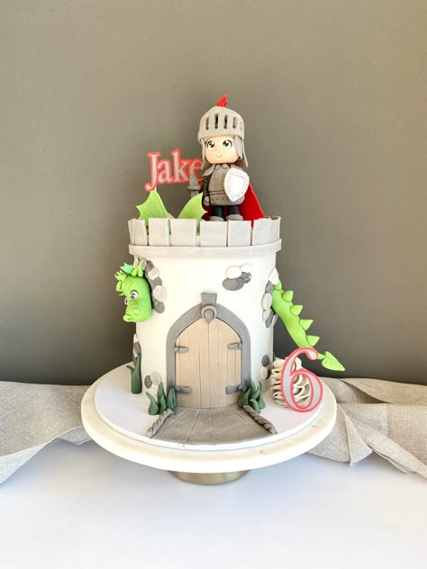 Knights Birthday Cake, Knight Birthday Cake, Medieval Cake, Knight Cake, Christening Themes, Knight Birthday, Baby Shower Cake Designs, Rei Arthur, Dragon Cake