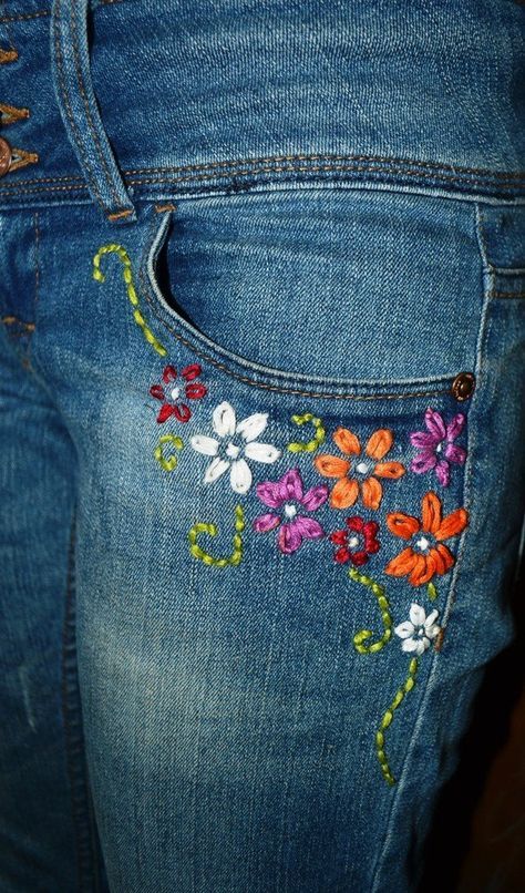 Embroidered Jeans are the new rage this summer. They are almost everywhere, which inspired me to make my own diy version! Embroided Jeans, Embroidered Jeans Diy, Embroidery Jeans Diy, Jean Diy, Embroidered Embellishments, Denim Embroidery, Diy Jeans, Pola Sulam, Embroidery On Clothes