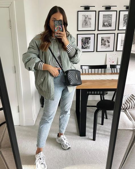 Chunky Trainers Outfit, Chick Outfit, Trainers Outfit, Birkenstock Outfit, Mom Jeans Outfit, Just Style, February 10, Weekend Outfit, Casual Fall Outfits