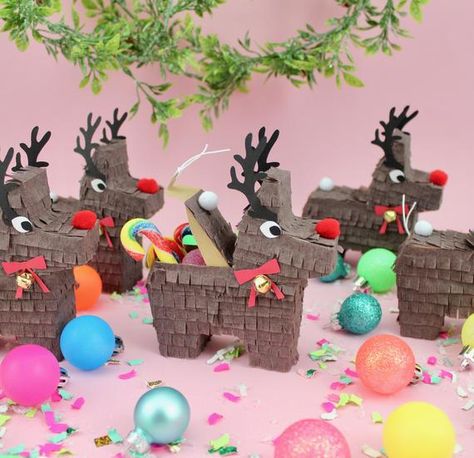 Christmas Pinatas, Christmas Piñatas, Kersfees Idees, Mini Reindeer, Piñata Party, Halloween Pinata, Piñata Ideas, Mini Pinatas, Diy Pinata