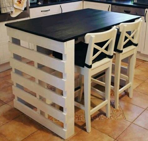 Pallet Island, Dröm Hus Planer, Pallet Kitchen Island, Pallet Kitchen, Pallet Decor, Wooden Pallet Projects, Diy Kitchen Island, Patio Furniture Ideas, Pallet Furniture Outdoor