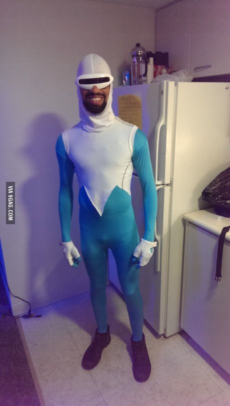 My Frozone costume last night Frozone Costume, Bad Cosplay, Incredibles Costume, Character Halloween Costumes, Cosplay Disney, Gaming Gadgets, Party City Costumes, Funny Gaming Memes, Super Suit