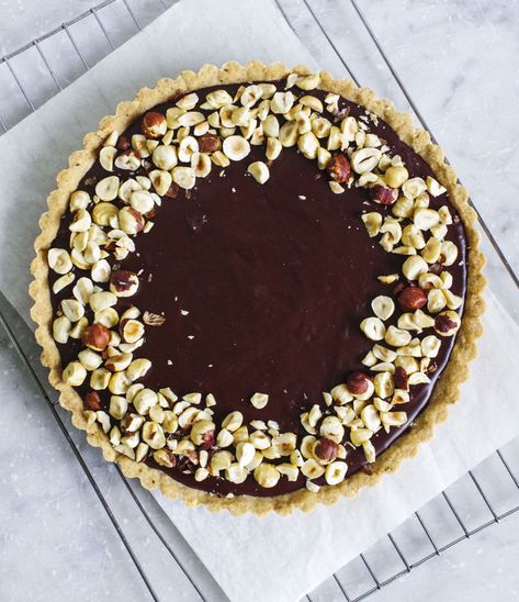 Recipe for Chocolate Hazelnut Tart from the Food section of The Boston Globe. Best Vegan Cake Recipe, Hazelnut Tart, Oat Crust, Hazelnut Recipes, Chocolate Tarts Recipe, Raw Cake, Chocolate Crust, Vegan Dark Chocolate, Chocolate Oats