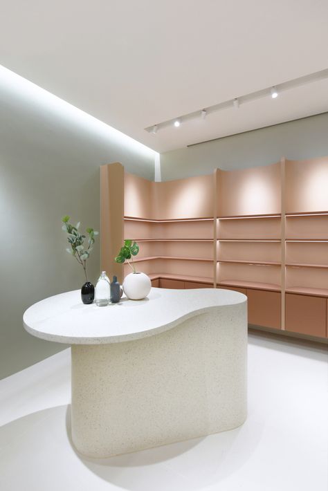 Wall Nook, Pharmacy Design, Retail Concepts, Counter Design, Clinic Design, Retail Interior, Neutral Color Scheme, Store Interior, Retail Space