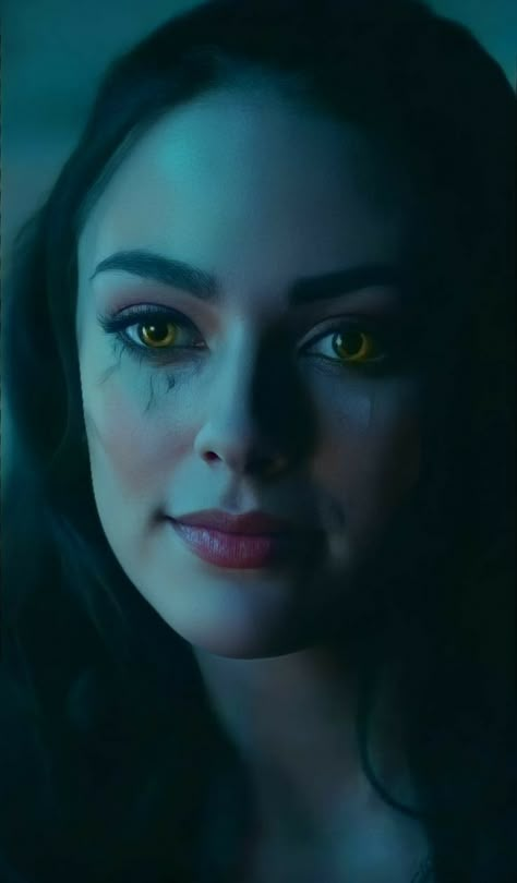 Hope Mikaelson Witch, Hope Mikaelson Makeup, Hope Mikaelson Wallpaper, Vampire Eyes, Daniella Rose, Legacy Tv Series, Klaus And Caroline, Tattoo Patterns, Smile Icon