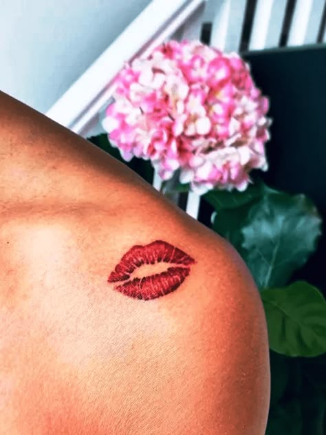 Lip On Neck Tattoo, Black Kiss Tattoo, Lip Kiss Tattoo, Kissing Lips Tattoo, Red Lipstick Tattoo, Lip Tattoo Design, Kissy Lips Tattoo, Kiss On Buttcheek Tattoo, Red Kiss Tattoo