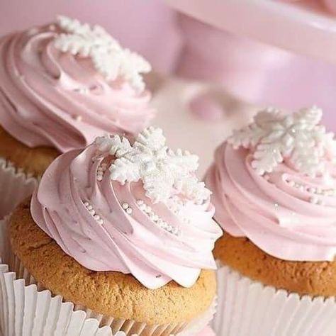 Winter Onederland Party Girl, Winter Cupcakes, Cupcakes Pink, Winter Onederland Birthday Party, Onederland Birthday Party, Winter Wonderland Birthday, Winter Wonderland Baby Shower, Winter Onederland Birthday, Pink Icing