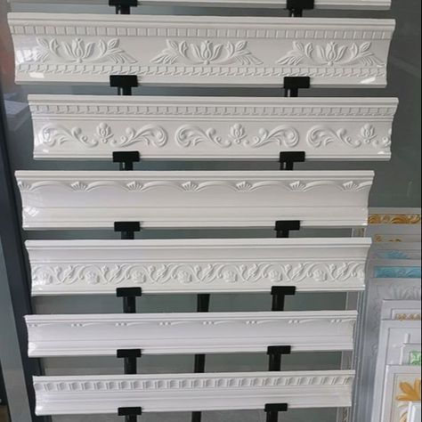 Corset décoratif pour plafond en gypse blanc, 1 pièce https://m.french.alibaba.com/p-detail/detail-1600101645403.html?__sceneInfo={"cacheTime":"1800000","type":"appDetailShare"} French False Ceiling Design, Ceiling Border Designs, Pop Border Design, Roof Pop Design, Janmashtami Image, Ceiling Cornice, Living Room Design Blue, Drywall Construction, Grey Bathrooms Designs