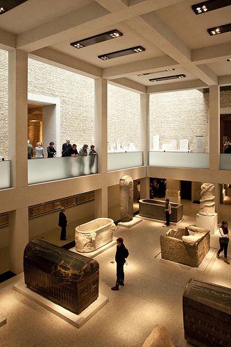 Neues Museum // Berlin Archeology Museum Architecture, Interior Design Museum, Archeology Architecture, Archeology Museum, Zhoushan, Museum Plan, Museum Lighting, Berlin Museum, Museum Interior