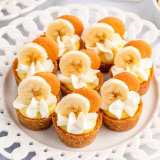 Banana Pudding Bites - Fun Money Mom Carrot Souffle, Banana Pudding Cupcakes, Instant Banana Pudding, Banana Pudding Poke Cake, Banana Pudding Desserts, Banana Coffee Cakes, Pudding Poke Cake, Banana Bread Pudding, Banana Cream Pudding