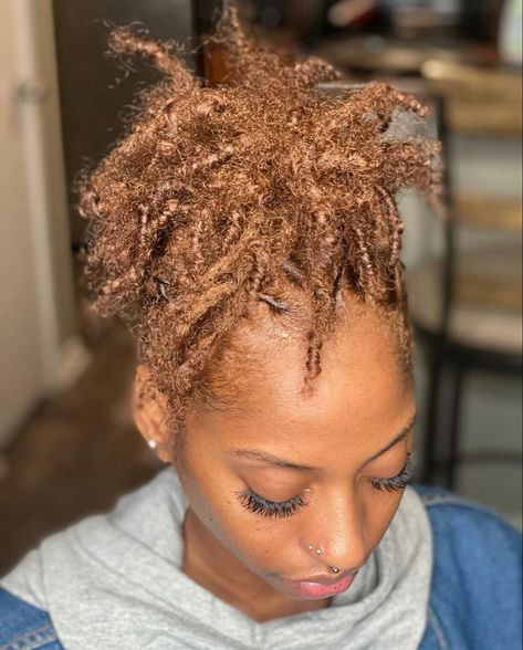 Honey Blonde Hair Dreads, Honey Blond Dread Locks, Copper Blonde Locs, Chestnut Brown Locs, Sandy Brown Locs, Chocolate Brown Locs Black Women, Brown Dreads Black Women, Reddish Brown Locs, Ginger Brown Locs