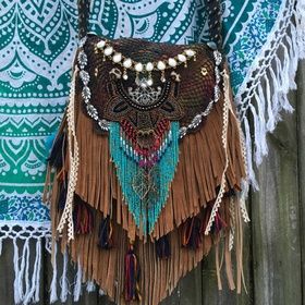 Hippie Purse, Hippie Party, Sac Diy, Leather Fringe Bag, Mode Hippie, Estilo Hippie, Trendy Crochet, Bohemian Bags, Fringe Purse