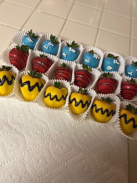 Snoopy Strawberries, Snoopy Desserts, Peanuts First Birthday Party, Snoopy Party Ideas Decoration, Snoopy Bday, Snoopy Birthday Party Decoration, Snoopy Food, Charlie Brown Baby Shower Ideas, Snoopy Themed Baby Shower Ideas