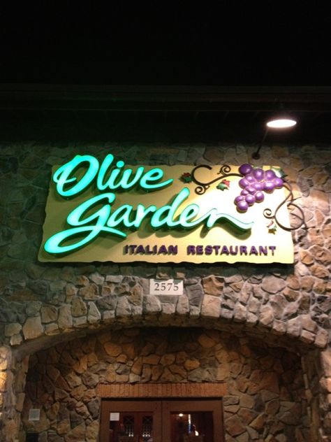 pasta Jacksonville North Carolina, Better Homes And Garden, Olive Gardens, Olive Garden, Salad Bowl, Italian Restaurant, Better Homes, Italian Food, Late Night