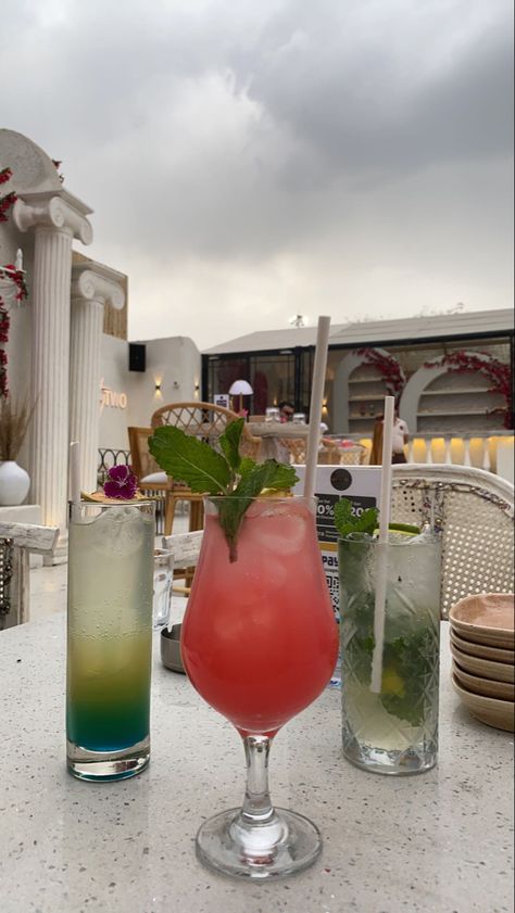 #cafe #drinks #mocktails #birthday #outdoor #outing #aesthetic #restaurant Restaurant Drinks Aesthetic, Mocktail Aesthetic, Outing Aesthetic, Mocktails Aesthetic, Mc Cafe, Swimming Videos, Night Rides Car, Restaurants For Birthdays, Cafe Drinks