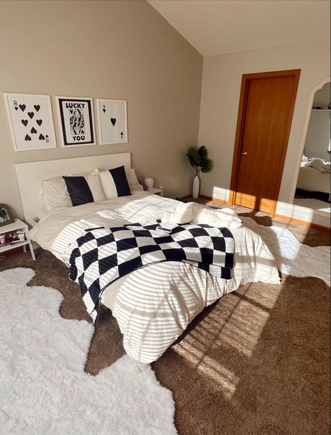 gender neutral room - black and white room - funky rug - white rug - checkered blanket - malm bed - posters above bed - B&w Bedroom Ideas, Gender Neutral Couples Bedroom, Black And White Checkered Rug Aesthetic, Bed Rooms Ideas Black And White, Checkered Bedding Aesthetic Room, White Comforter With Black Accents, Black And White Carpet Bedroom, Bedroom Ideas Checkered, Simple College Bedroom Ideas