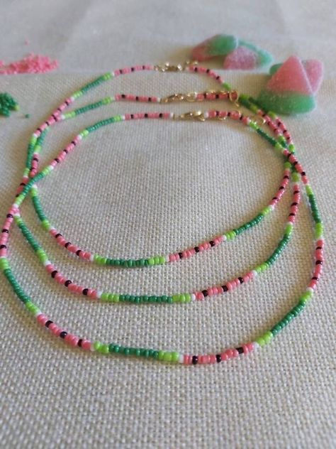 Beachy Jewellery, Watermelon Necklace, Watermelon Pattern, Beaded Necklace Patterns, Spray Perfume, Beaded Necklace Diy, Diy Bracelets Easy, Diy Bracelet Designs, Diy Bracelets Patterns