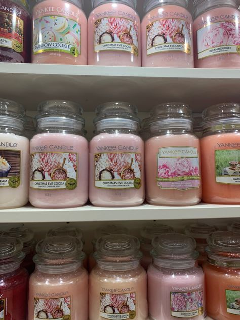 Yankee Candle Aesthetic, Candle Obsession, Yankee Candles, Cocoa Christmas, Rainbow Cookies, Pink Xmas, Cute Candles, Candle Aesthetic, Pink Girly Things