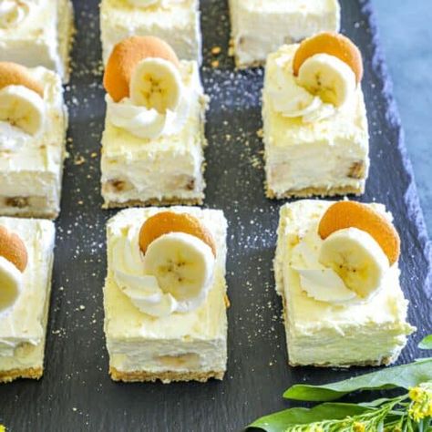 Banana Pudding Bars Recipe - Bonappeteach Banana Pudding Bars Recipe, August Dessert Ideas, Banana Pudding Bars, Banana Pudding Cheesecake Bars, Pudding Bars, Classic Banana Pudding, Creamy Banana Pudding, Pudding Bar, Sweet Slices