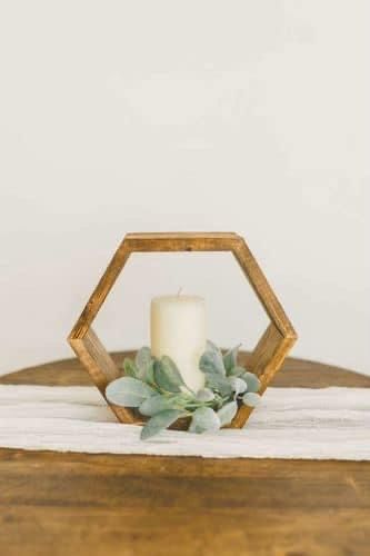 Hexagon Centerpiece, Wedding Dress Keepsake, Communion Centerpieces, Lavender Wedding Theme, Ideas Bautizo, Queens Wedding, First Communion Decorations, Wedding Design Inspiration, Communion Decorations