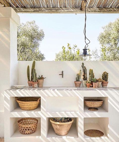 The Style Files on Instagram: “Loving this beautiful outdoor kitchen in Puglia, Italy. Villa from @moroseta_villas, image by @renee_kemps #puglia #italy #outdoorkitchen…” Paper Architecture, Living Photo, Small Balcony Ideas, Chic Bedroom, Outdoor Kitchen Design, Front Room, Pool House, Shabby Chic Decor, 인테리어 디자인